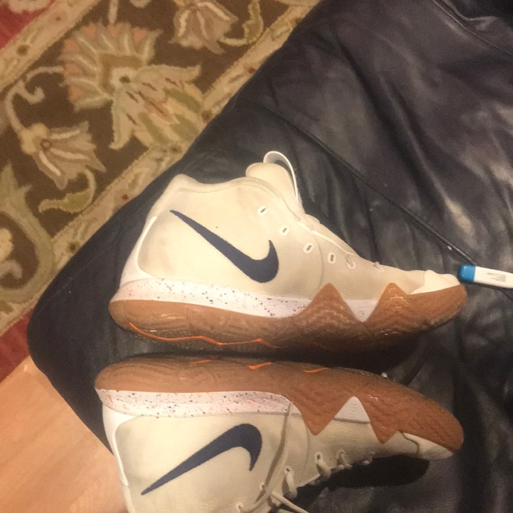 8/10 Condition Kyrie 3